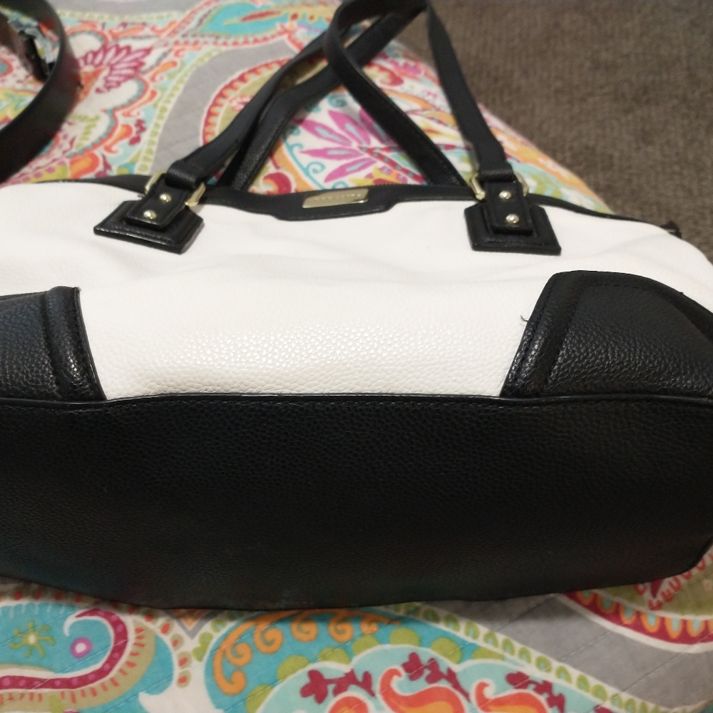Elegant Black and White Handbag Liz Claiborne